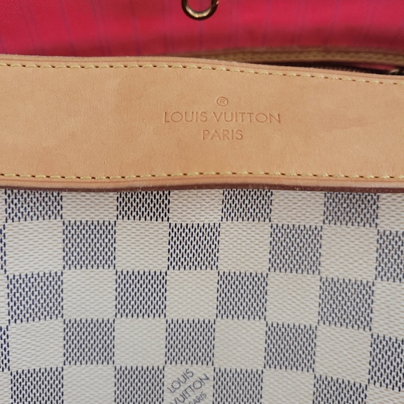 LV Azur With Pink Intirior - Picture 2 of 11